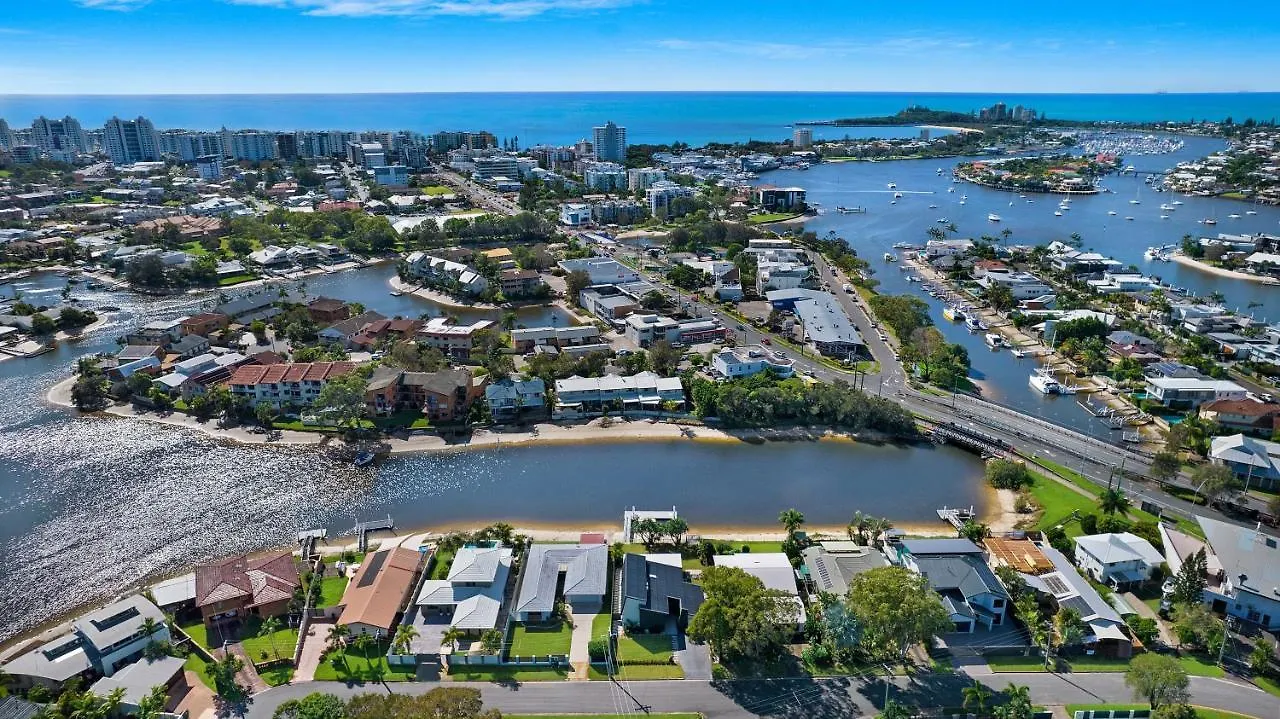 Mooloolaba Canal Home - Modern 4Bedroom With Spa, Sauna And Private Pontoon - New Proprietor 2024 0*,