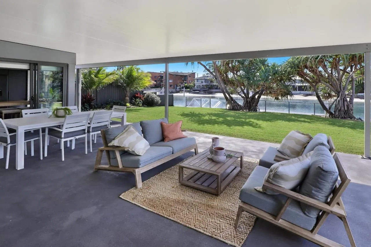 Mooloolaba Canal Home - Modern 4Bedroom With Spa, Sauna And Private Pontoon - New Proprietor 2024 Casa vacanze