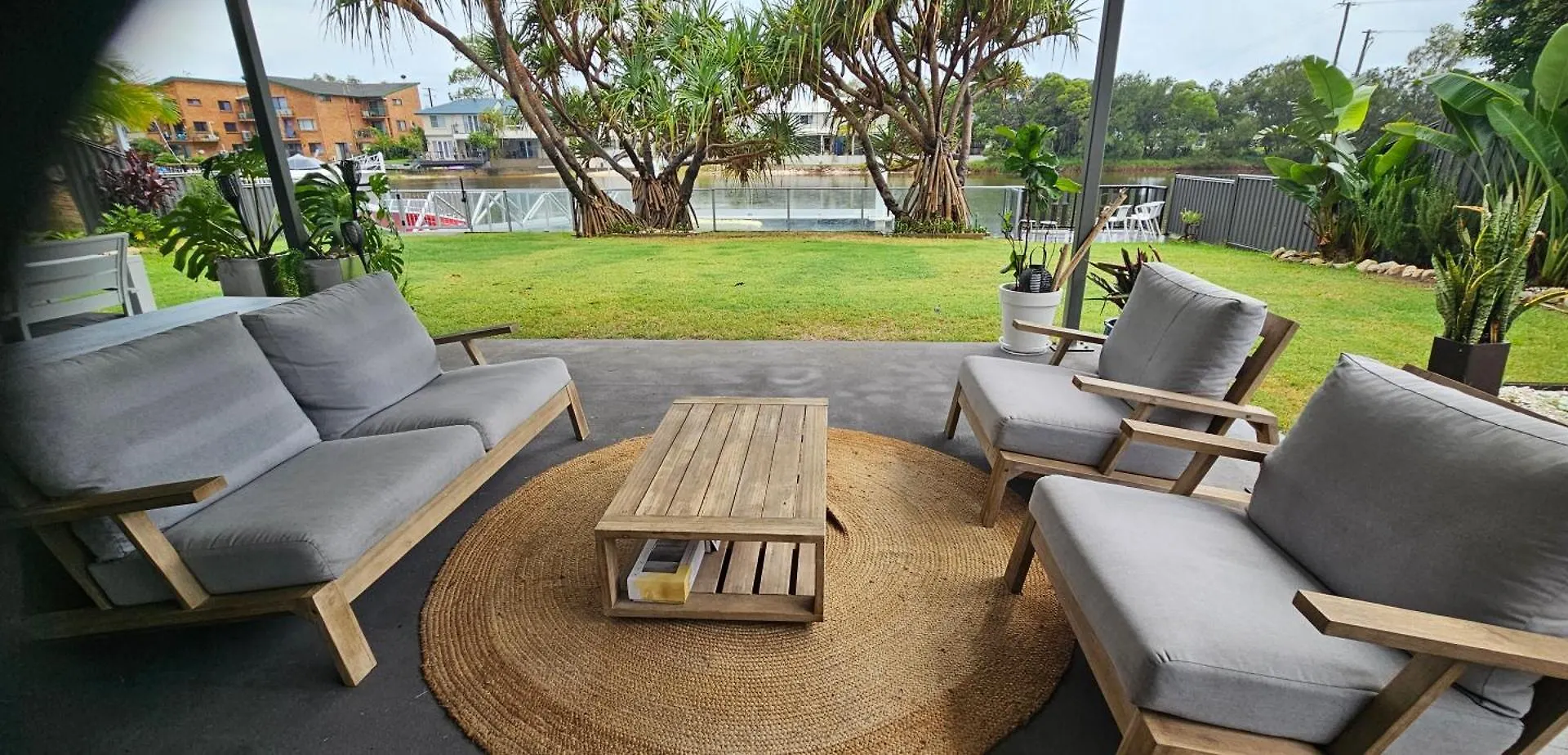 Mooloolaba Canal Home - Modern 4Bedroom With Spa, Sauna And Private Pontoon - New Proprietor 2024