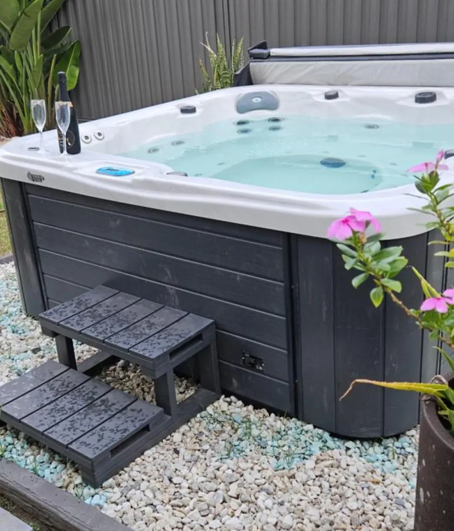 Casa vacanze Mooloolaba Canal Home - Modern 4Bedroom With Spa, Sauna And Private Pontoon - New Proprietor 2024